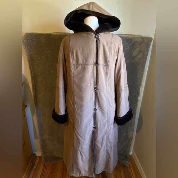 Utex Design Vintage Utex Long Brown Coat with Faux Fur Lining - Picture 1 of 7